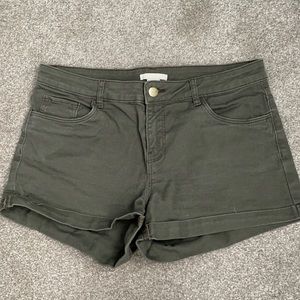 H&M Mid rise shorts